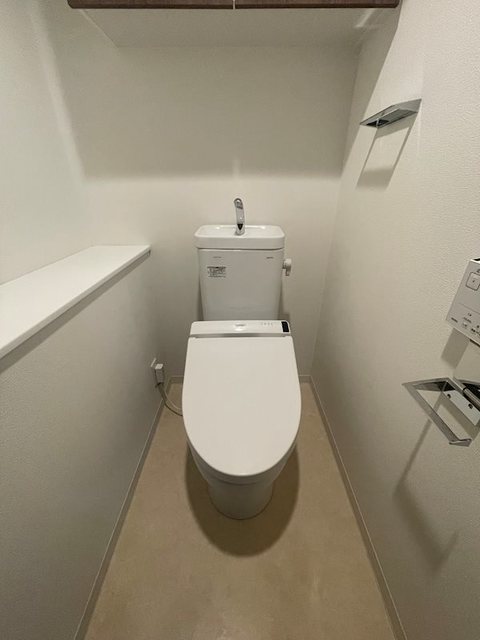 トイレ　温水洗浄便座