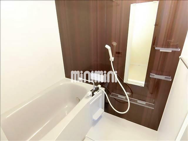 バス・シャワールーム　追焚き、浴室乾燥付きのお風呂です。