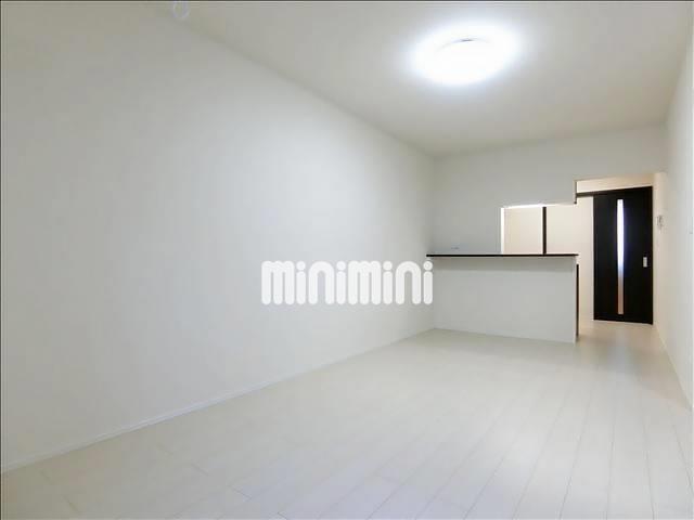 居室・リビング　居室と寝室を分けて生活できる１ＬＤＫ。