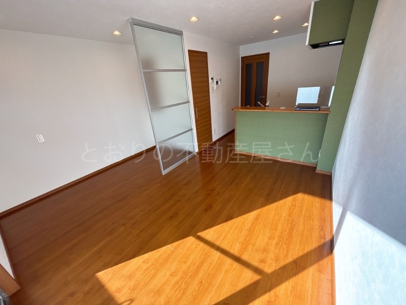 居室・リビング　デザインカラーは異なる場合があります。