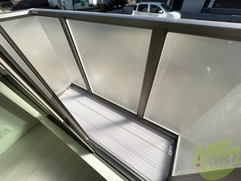 バルコニー　バルコニーは洗濯物を干すのに十分な広さがありますね。