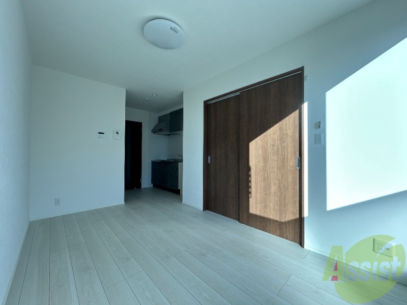 居室・リビング　８．１帖のＬＤＫです。広々としてきれいですね。