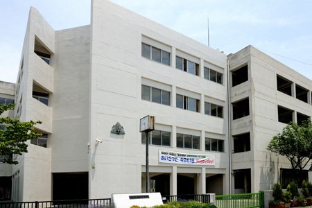 中学校　横浜市立蒔田中学校（中学校）まで115m