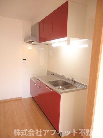 キッチン　吊戸棚付き