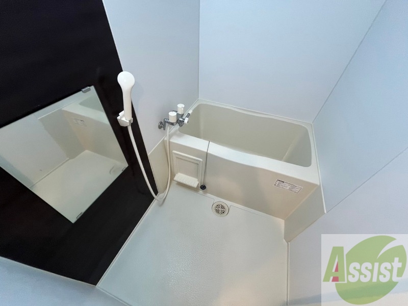 バス・シャワールーム　お風呂になります。一日の疲れを癒してくださいね。