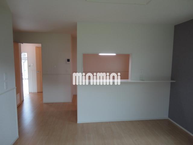 居室・リビング　南に窓があるから明るいです。