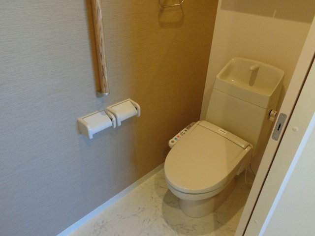 トイレ　シャワー付トイレ