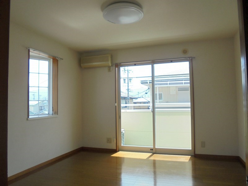 居室・リビング　写真は201号室です（参考）