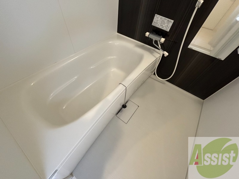 バス・シャワールーム　バスルームはこちらです。広々としてゆったり休めます。