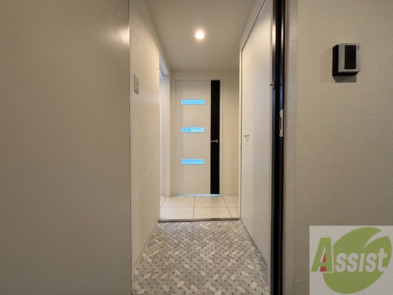 玄関　玄関の様子です。明るい印象ですね。気分もあがりそう。