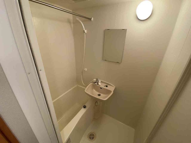 バス・シャワールーム　設備・仕様は号室により異なる為、現況を優先致します。