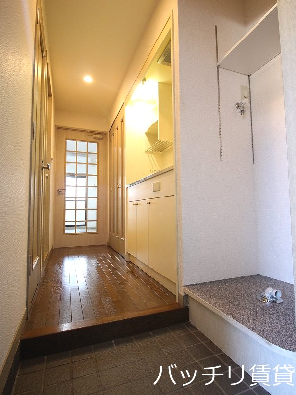 玄関　別号室タイプの為、現状を優先致します。