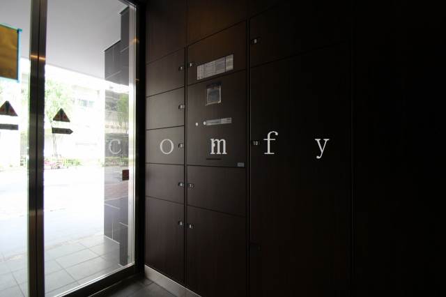 エントランス　宅配ボックス完備