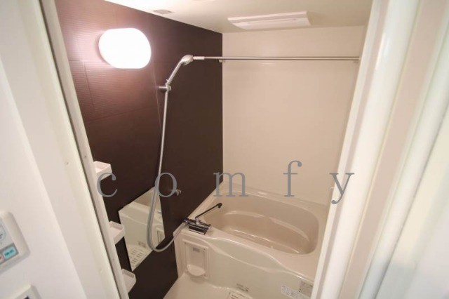 バス・シャワールーム　浴室乾燥機付きバスルーム