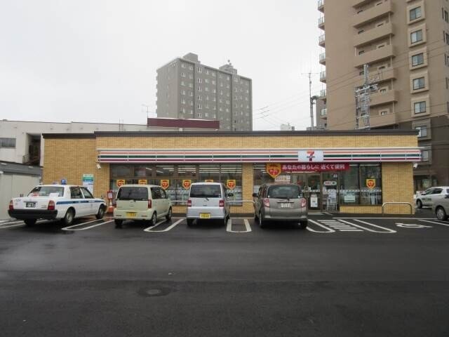 コンビニ　セブンイレブン札幌豊平6条店（コンビニ）まで358m