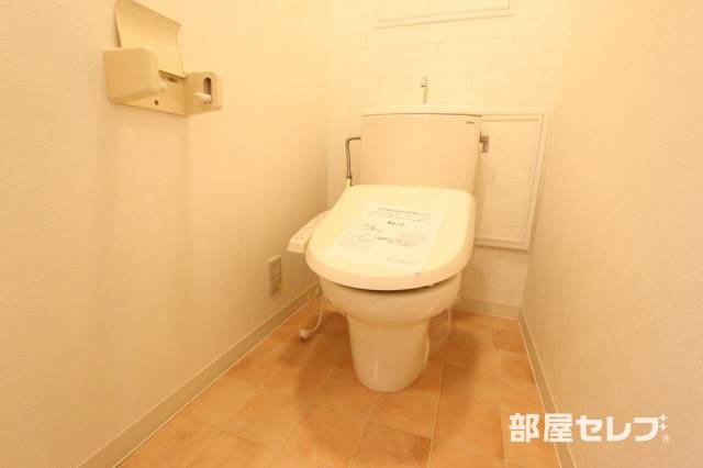 トイレ　清潔感のある色合いです