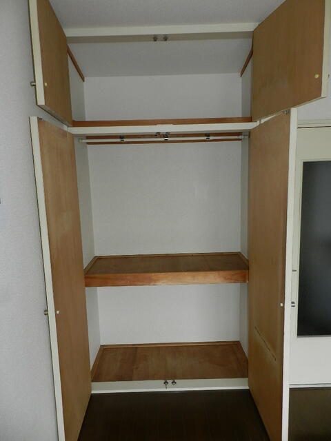 収納　※写真は別部屋です。