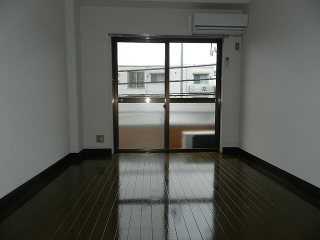 居室・リビング　※写真は別部屋です。