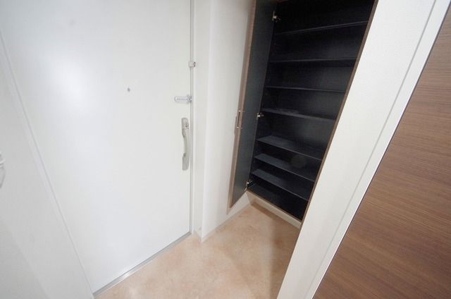 玄関　モデルルームです