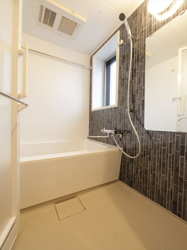 バス・シャワールーム　バスルーム　浴室暖房乾燥機付き