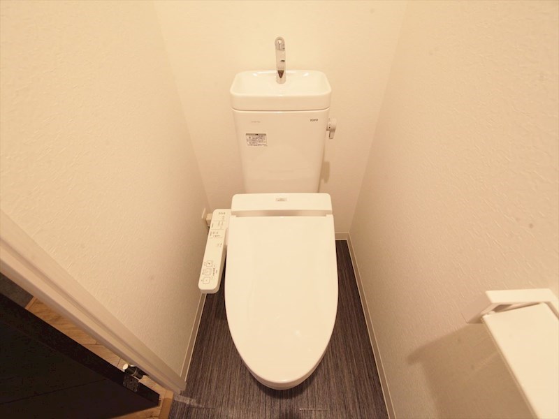 トイレ　温水洗浄暖房便座付トイレ