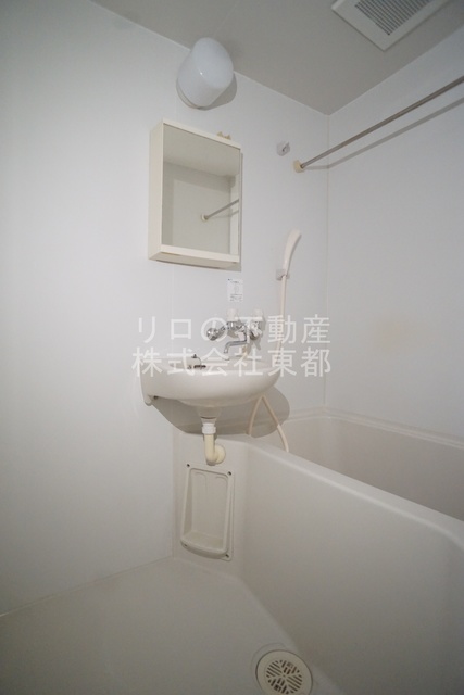 バス・シャワールーム　使いやすい☆洗面ボウルと一体型のバスルームです♪