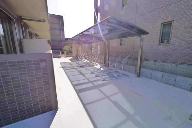 その他共有部分　屋根付き駐輪場