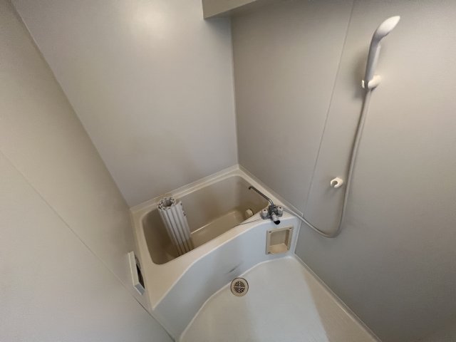 バス・シャワールーム　シンプルで機能的なユニットバスです♪