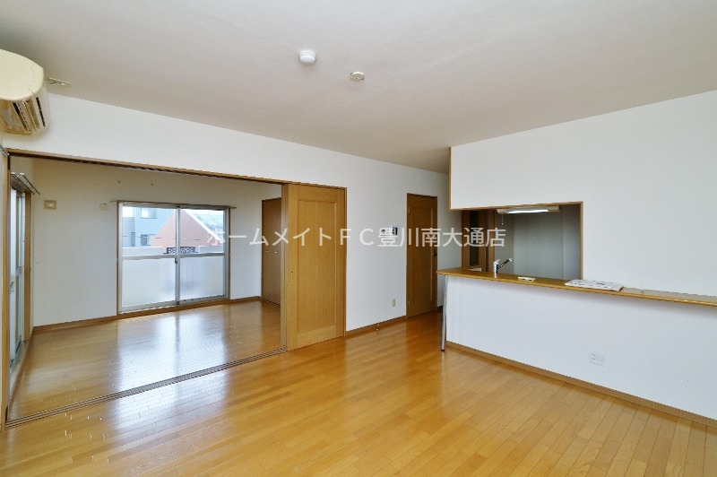 居室・リビング　同型別部屋写真