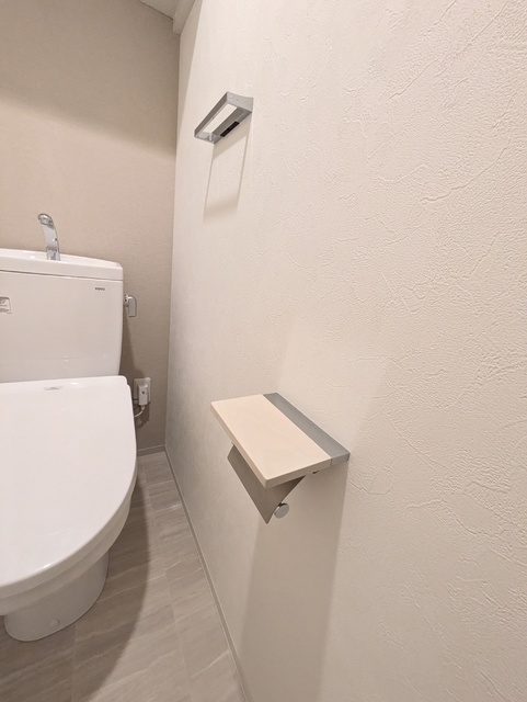 トイレ　スマホが置けるペーパーホルダー★