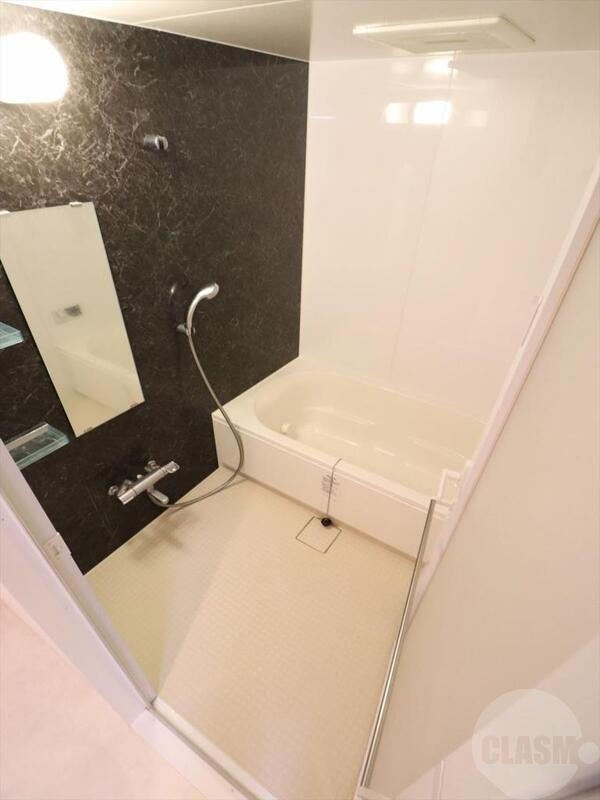 バス・シャワールーム　清潔感のあるバスルーム