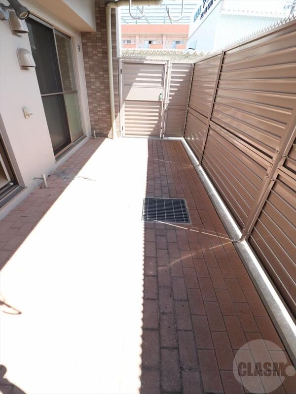 バルコニー　広々としたバルコニー