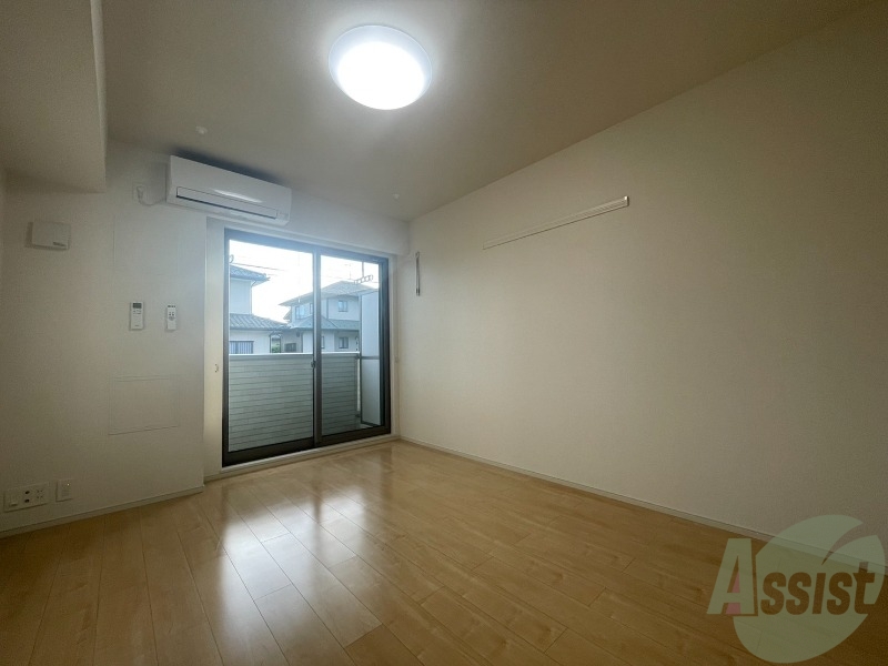 居室・リビング　陽当たりが良く、広々として過ごしやすそうです。