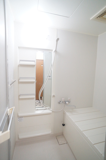 バス・シャワールーム　追い焚き機能付バス☆入浴時間がずれても安心ですね♪