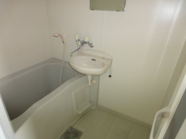 バス・シャワールーム　同物件、別号室の写真です