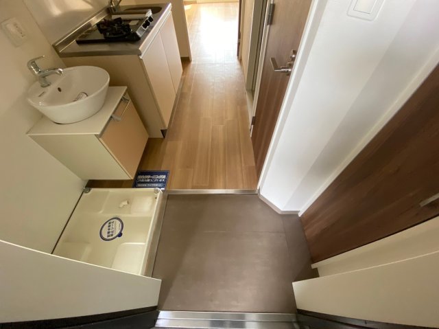 玄関　パルティール城西