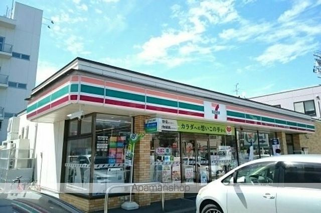 コンビニ　セブンイレブン（コンビニ）まで800m