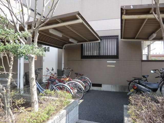 その他共有部分　十分な駐輪スペースです