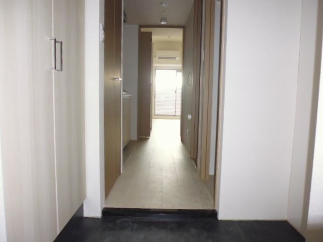 玄関　ゆとりある設計で、お客様を心地よく迎える玄関口。