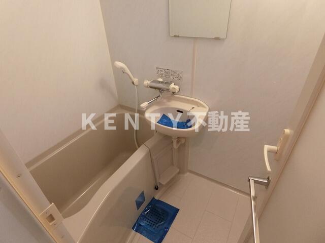 バス・シャワールーム　落ち着いた空間のお風呂です