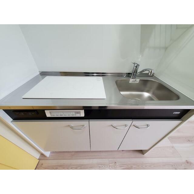キッチン　一人暮らしに丁度いいサイズ、お手入れ楽々のＩＨキッチンです！