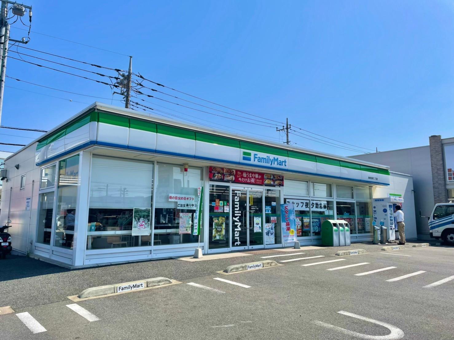 コンビニ　ファミリーマート高崎問屋町二丁目店（コンビニ）まで302m