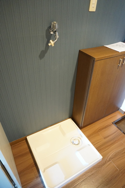 その他　水漏れの心配がない防水パン付きの洗濯機置き場です