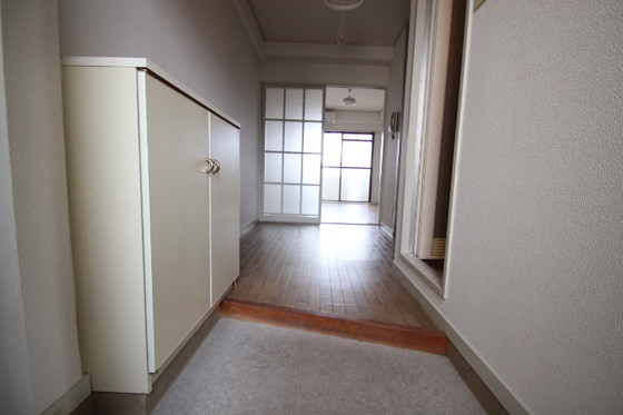 玄関　※別部屋の写真です