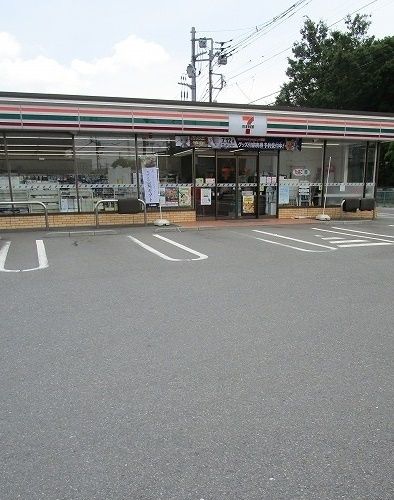 コンビニ　セブンイレブン（コンビニ）まで200m