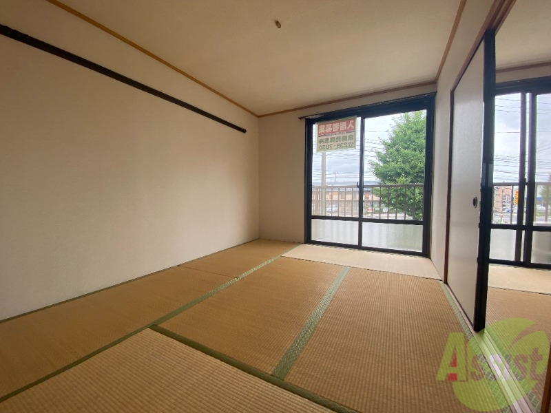 その他部屋・スペース　寝室には窓があるので、朝の目覚めが良さそうです。