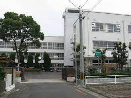 中学校　琴平中学校（中学校）まで202m