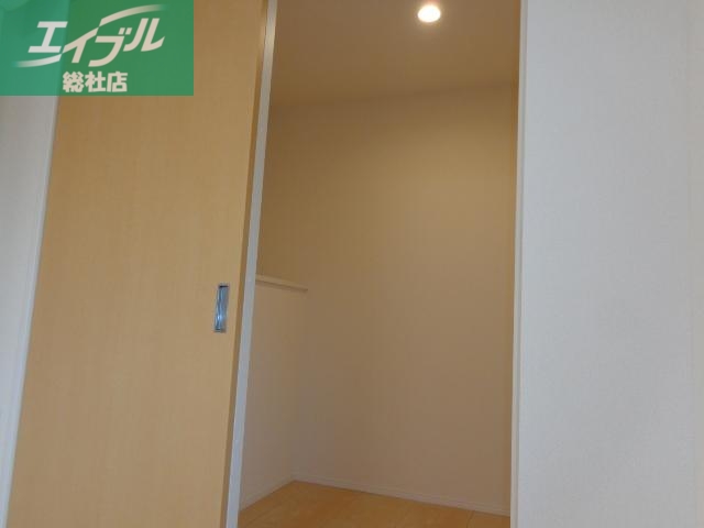 収納　ウォークインクローゼット