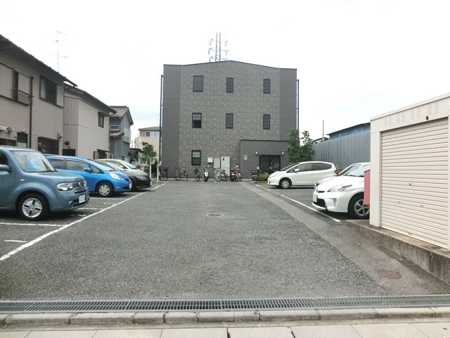 駐車場　☆敷地内駐車場・１台完備しています。☆