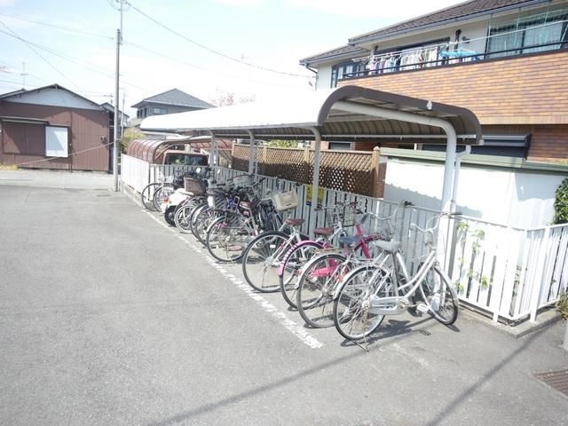 その他共有部分　★雨の日も心強い屋根付の駐輪場です★